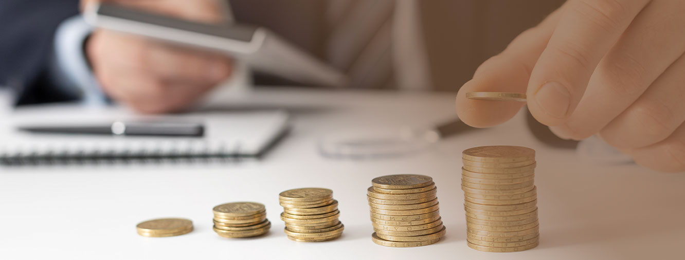 asesor financiero trabajando en zynder consultoria de sevilla
